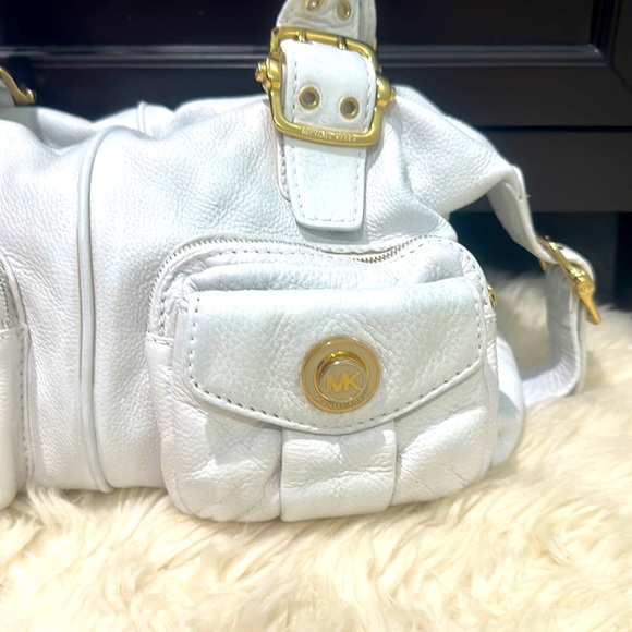 Michael Kors soft leather white  purse - Picture 2 of 8